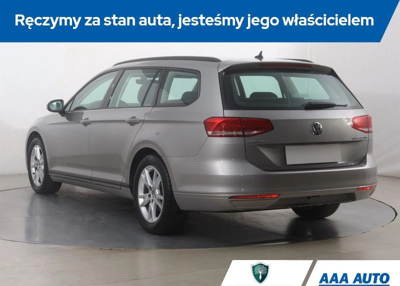 Volkswagen Passat cena 53500 przebieg: 197191, rok produkcji 2015 z Lubniewice małe 301